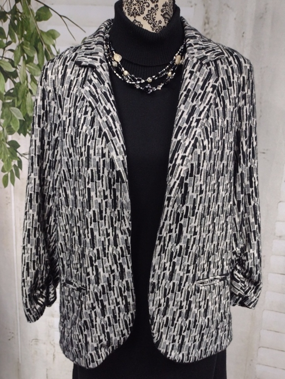 JohnPaulRichard Black & Grey Patterned Open-Front Blazer Size M